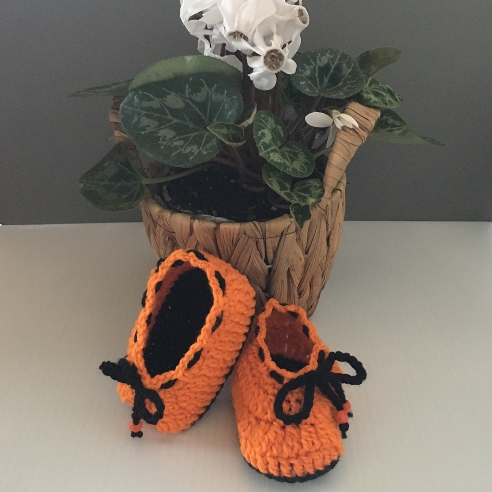 Crochet baby booties, shoes